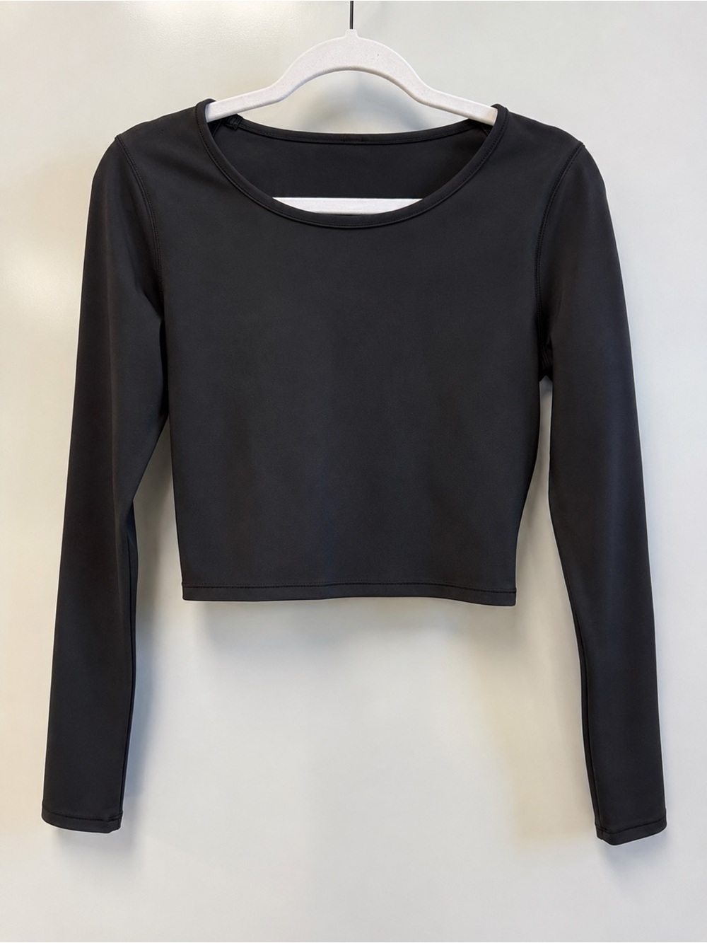 Women’s Lululemon Black Long-Sleeve Cropped Top